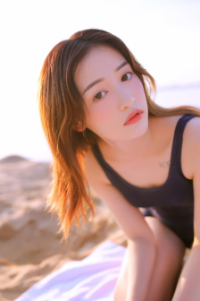 二次元女生开襟开叉裙穿搭壁纸